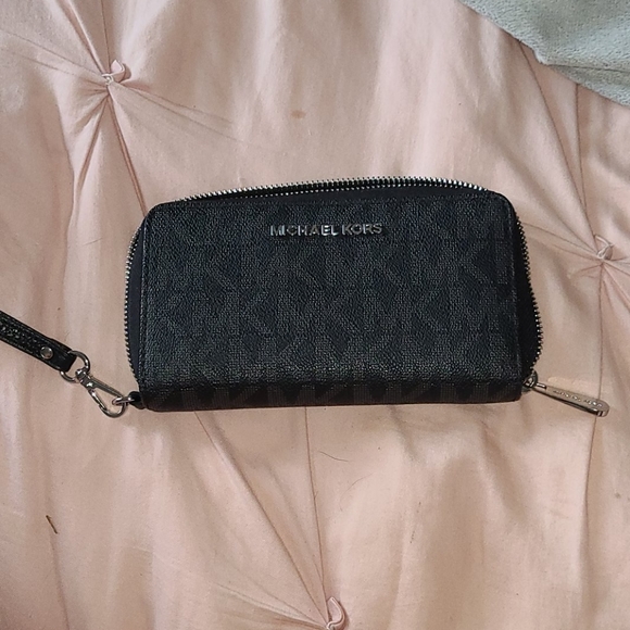 Michael Kors Wallet - Picture 1 of 7